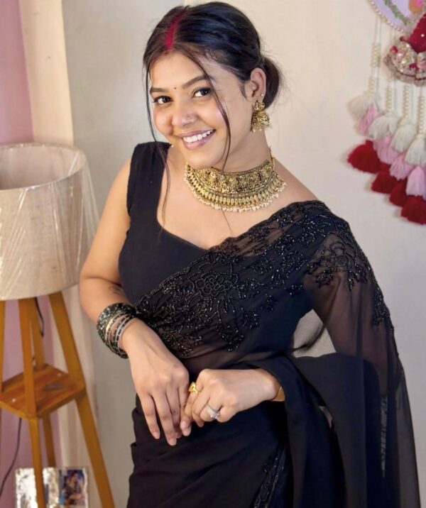 Viral black saree